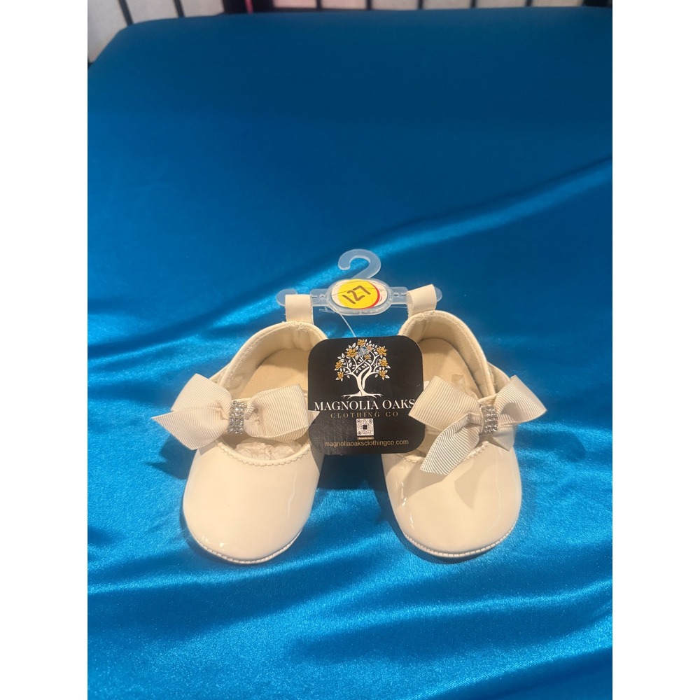 Magnolia Oaks Baby Girl Ivory Patent Mary Jane Shoes Bow 6M NWT
